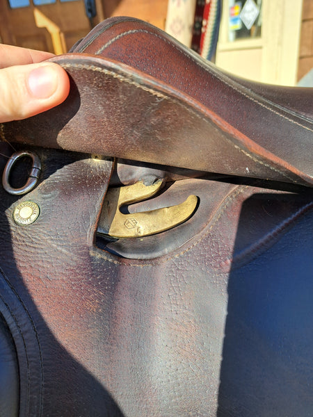 17.5" Devoucoux Socoa Jump Saddle