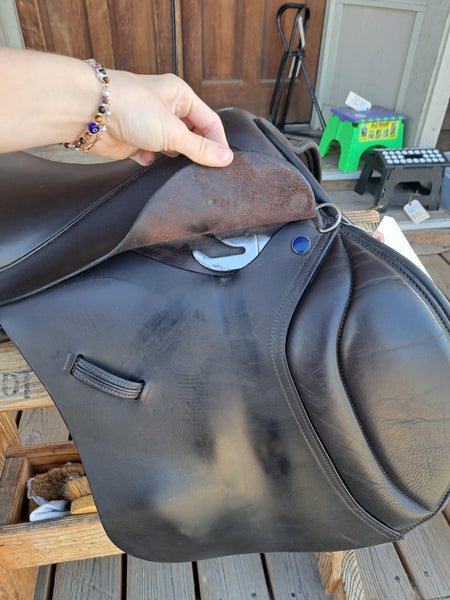 17" Hastilow & Sons Concept Jump Saddle