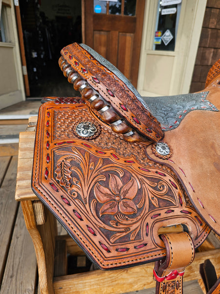 On Trial     15.5" Marlene McRae Special Effx Barrel saddle by Reinsman