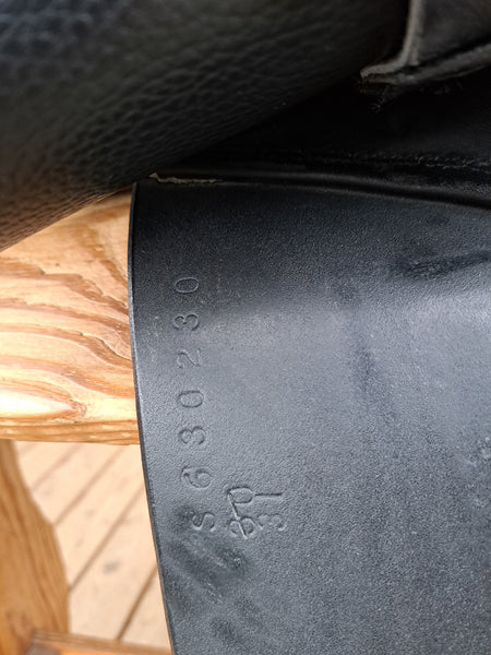 17.5" Stubben Genesis C.S. Deluxe Dressage Saddle