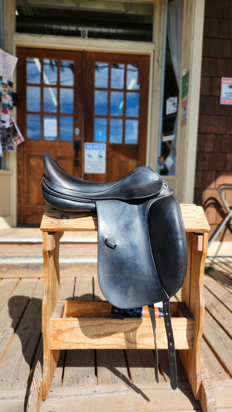 18" Prestige D1 Dressage Saddle