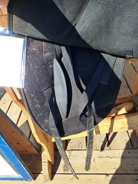 16" Wintec Isabell Dressage Saddle