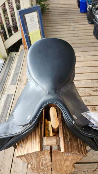 17.5" Tekna S Line Dressage Saddle