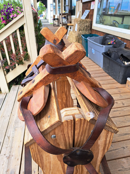 Sawbuck pack saddle w/ breeching
