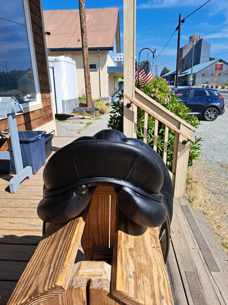 18" Devoucoux Mendia Monoflap Dressage Saddle