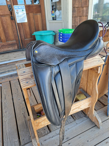 18" Black Country Vinici Monoflap Dressage Saddle