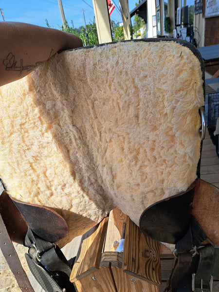 17" Hilason Treeless Barrel Racing Saddle
