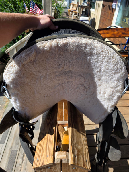 17" Hilason Treeless Barrel Racing Saddle