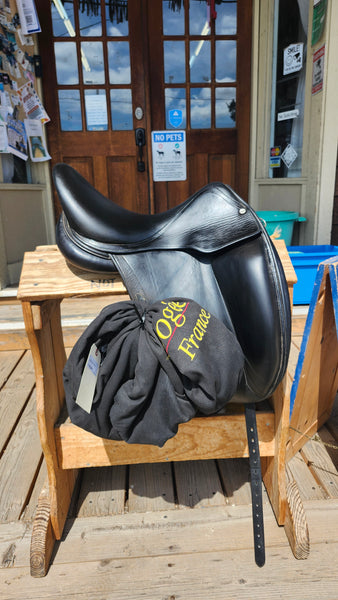 17" L'Apogee 2DL Dressage Saddle