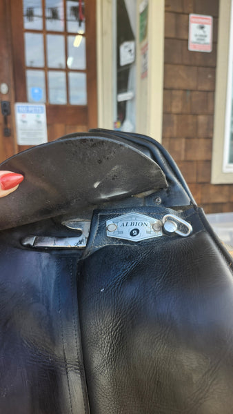 18" Albion Platinum Dressage Saddle
