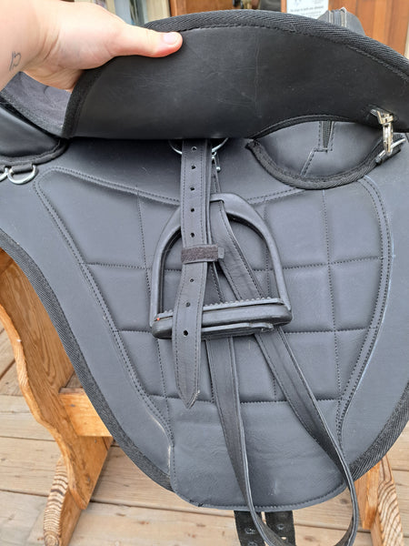 16" Treeless Endurance Saddle