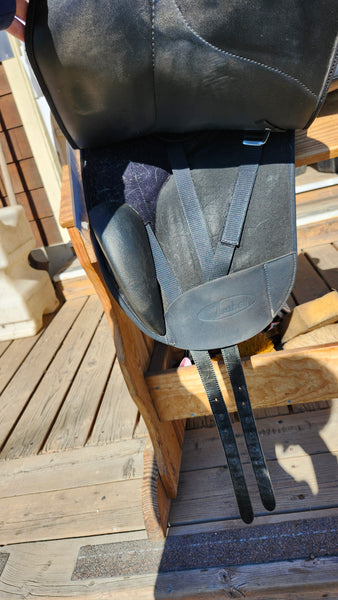 17" Wintec Isabell Werth Dressage Saddle