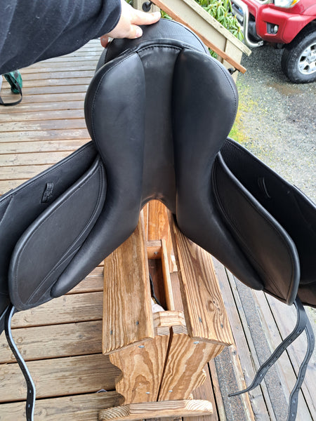 NEW 17-18" Easy Trek Classic Dressage Saddle