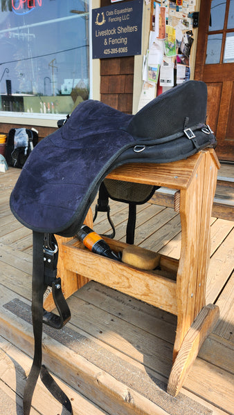 Tough 1 Soft saddle with stirups and pad