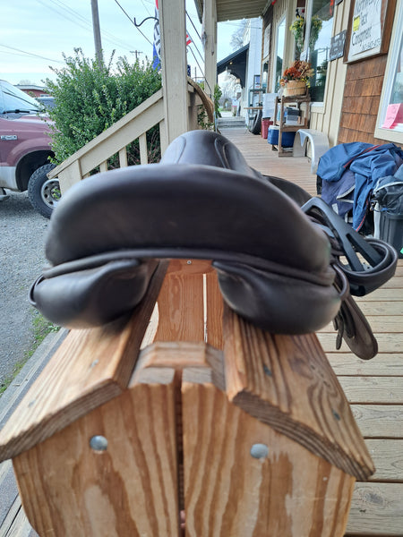 ON TRIAL 18" Voltaire Stuttgart Jumping Saddle