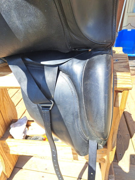 18" Custom Saddlery Advantage Dressage Saddle