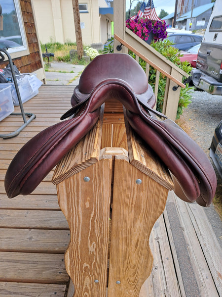 18" Stubben Ascend Jumping Saddle