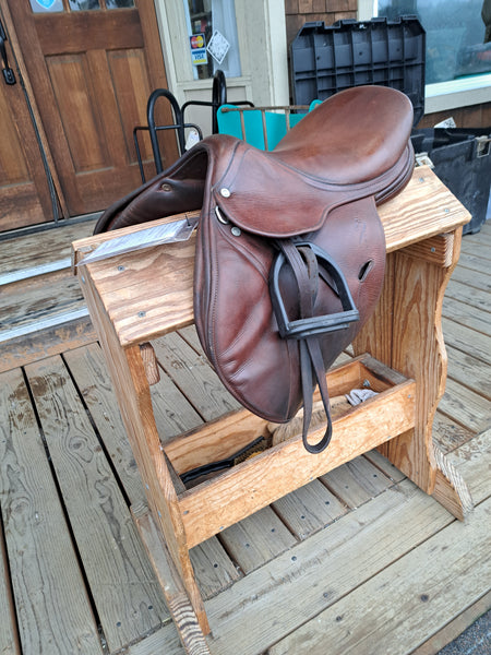 15.5" Antares Close Contact Jump Saddle