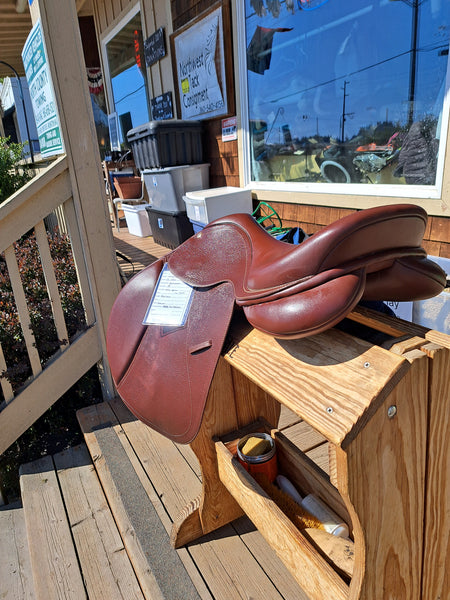 18" Collegiate Close Contact Jumping Saddle