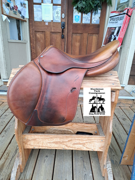 17.5" Antares Close Contact Jump Saddle