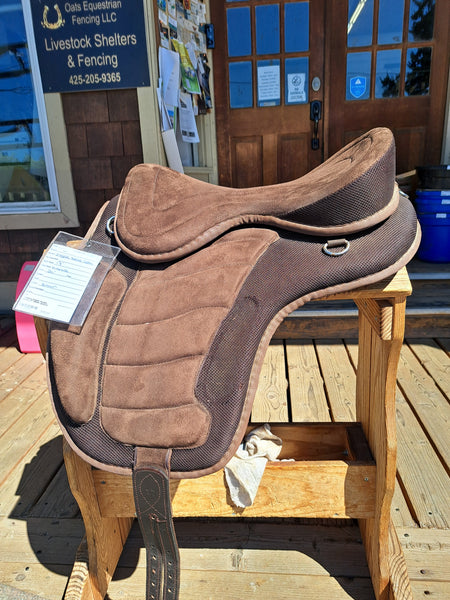17" English Treeless Saddle