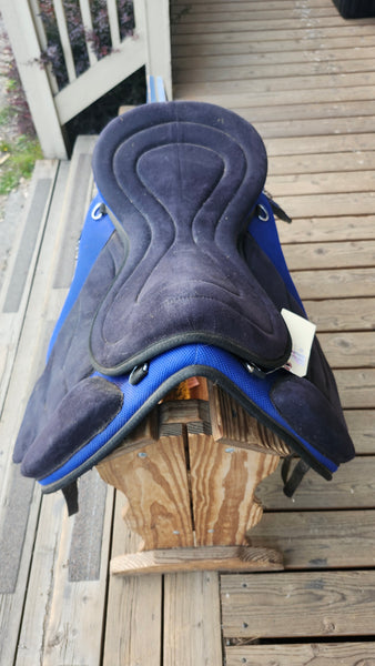 17" Tough 1 Treeless Endurance Saddle (#1)
