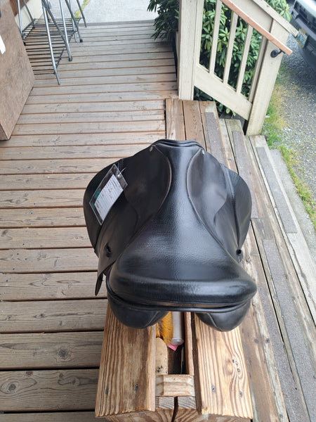 17.5" Cambridge Dressage Saddle