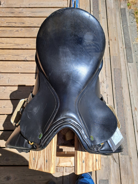 17.5" HDR Dressage Saddle