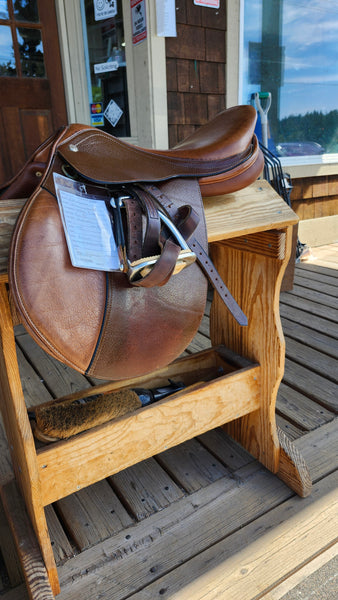 16.5" Collegiate Close Contact Jump Saddle