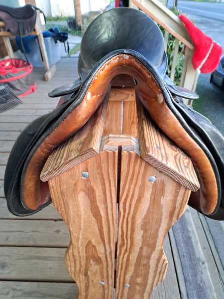 18" Stubben Romanus Dressage Saddle