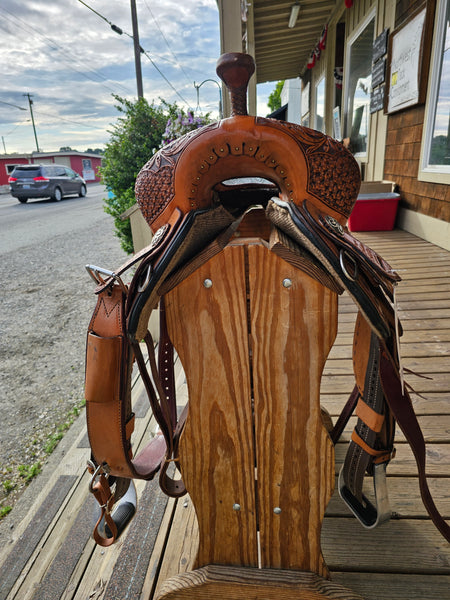 On Trial     15.5" Marlene McRae Special Effx Barrel saddle by Reinsman