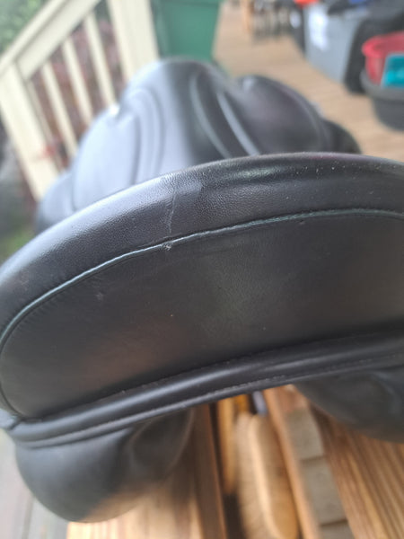 17" Amerigo Vega Dressage Saddle