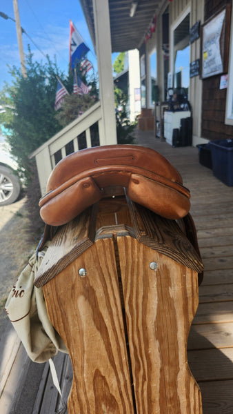 16.5" Luc Childeric Jumping Saddle