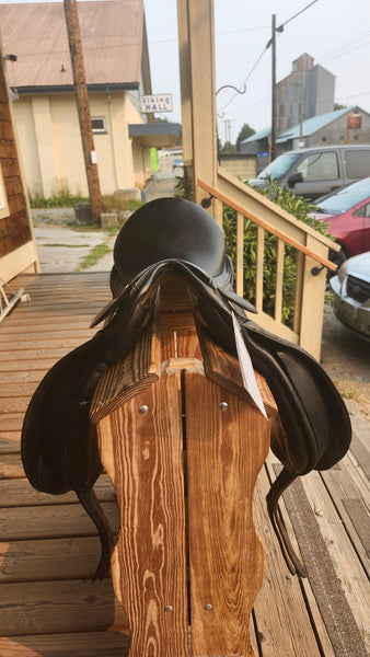 18" Jocken Hennig Dressage Saddle